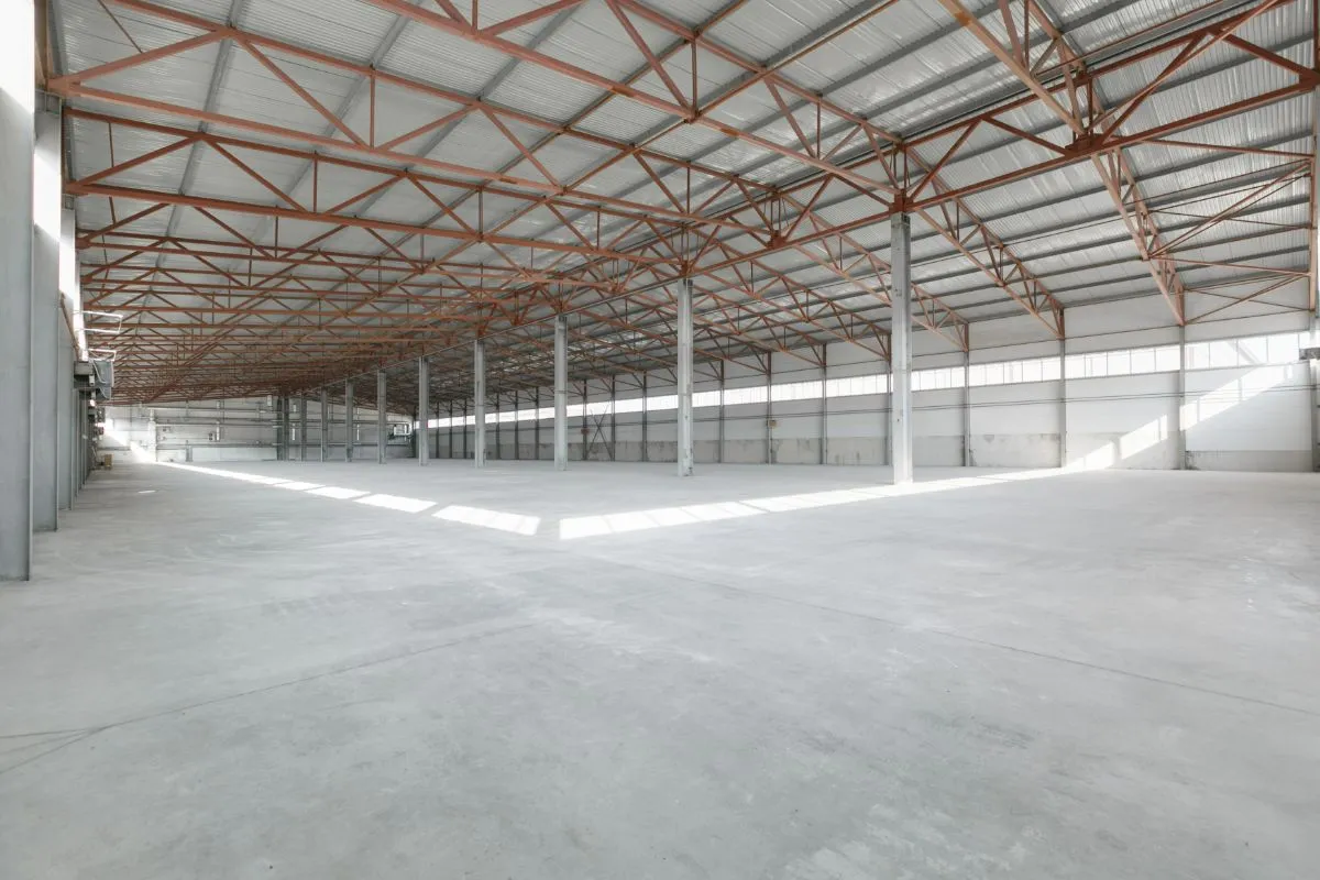 6 Ways to Use a Prefab Warehouse