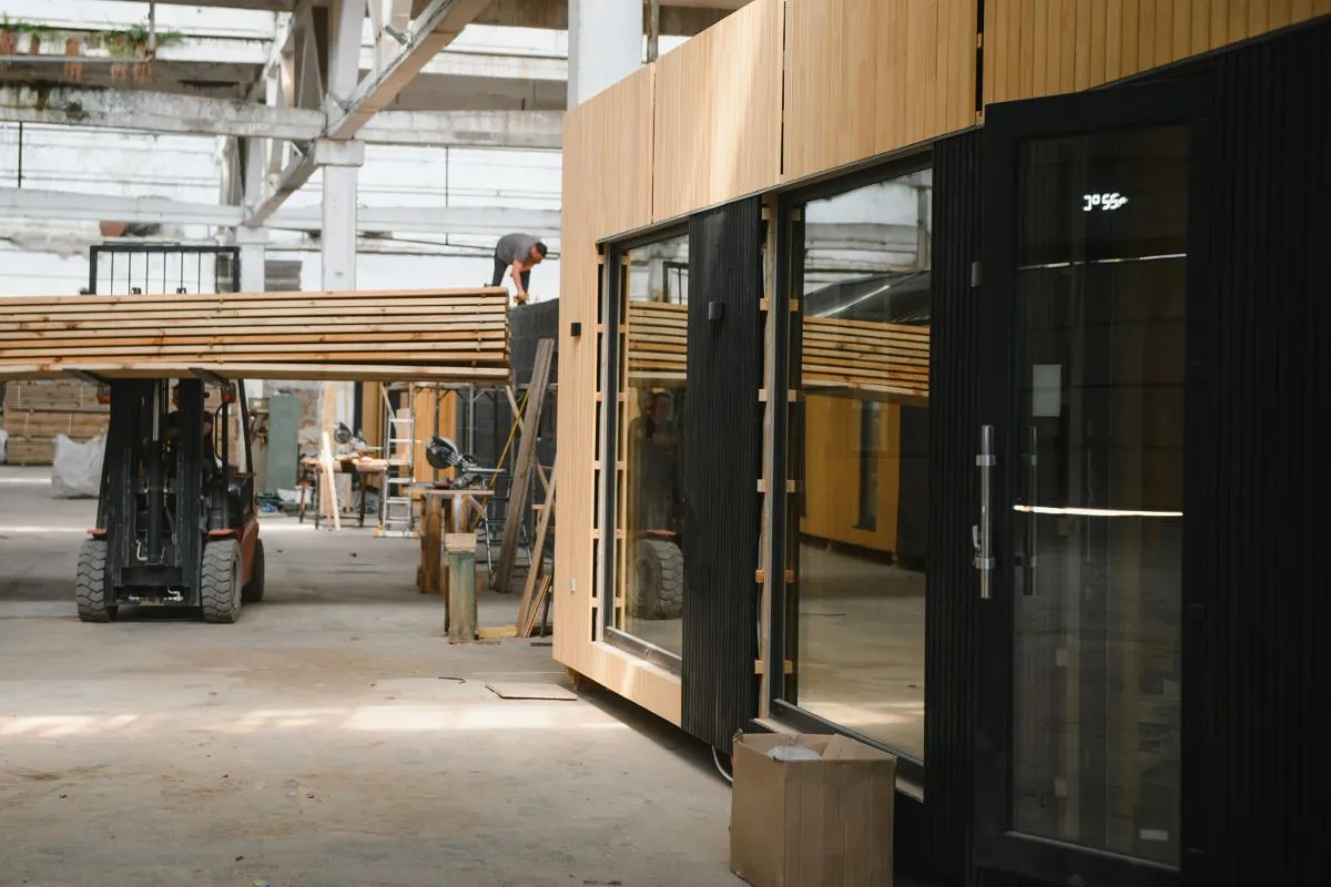 Pop-up retail and commercial spaces